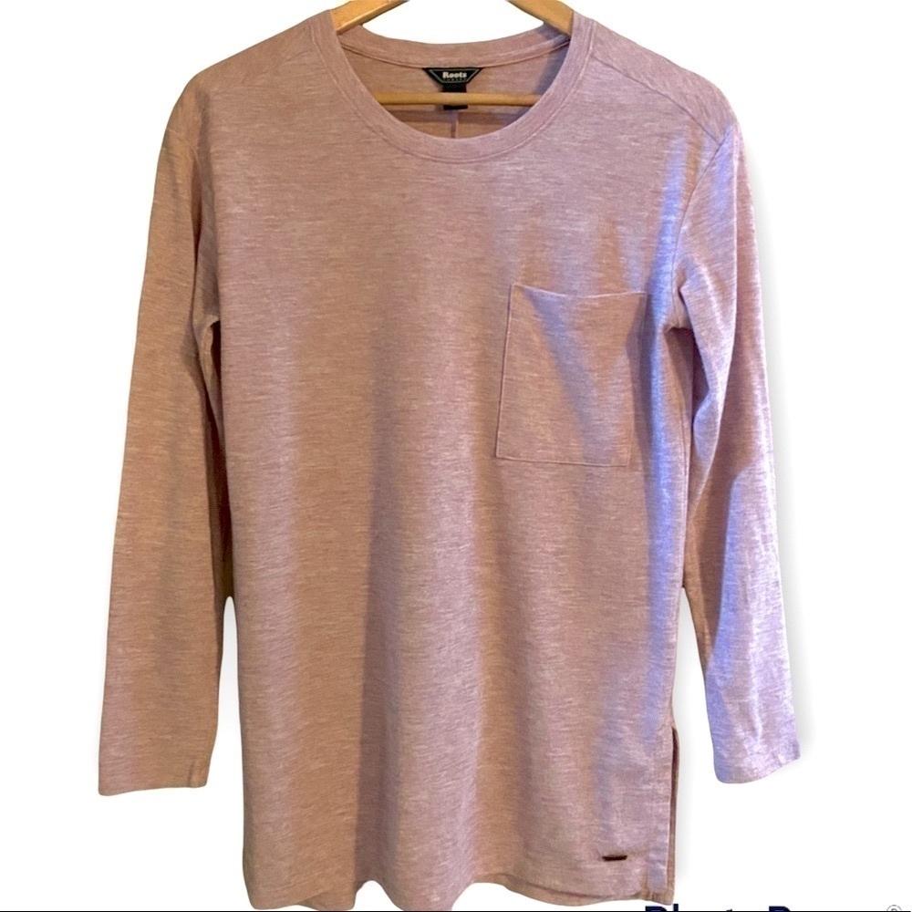 Roots Long sleeve crew neck, pocket. Heather pink.